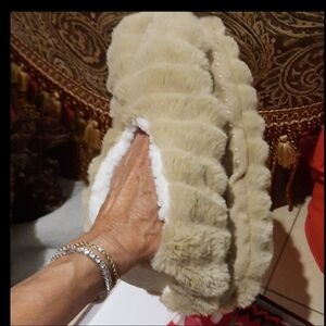 NWT Beige Tan Super Teddy Bear Soft Faux Mink Slippers 🎁 Size L/XL Skid Resist